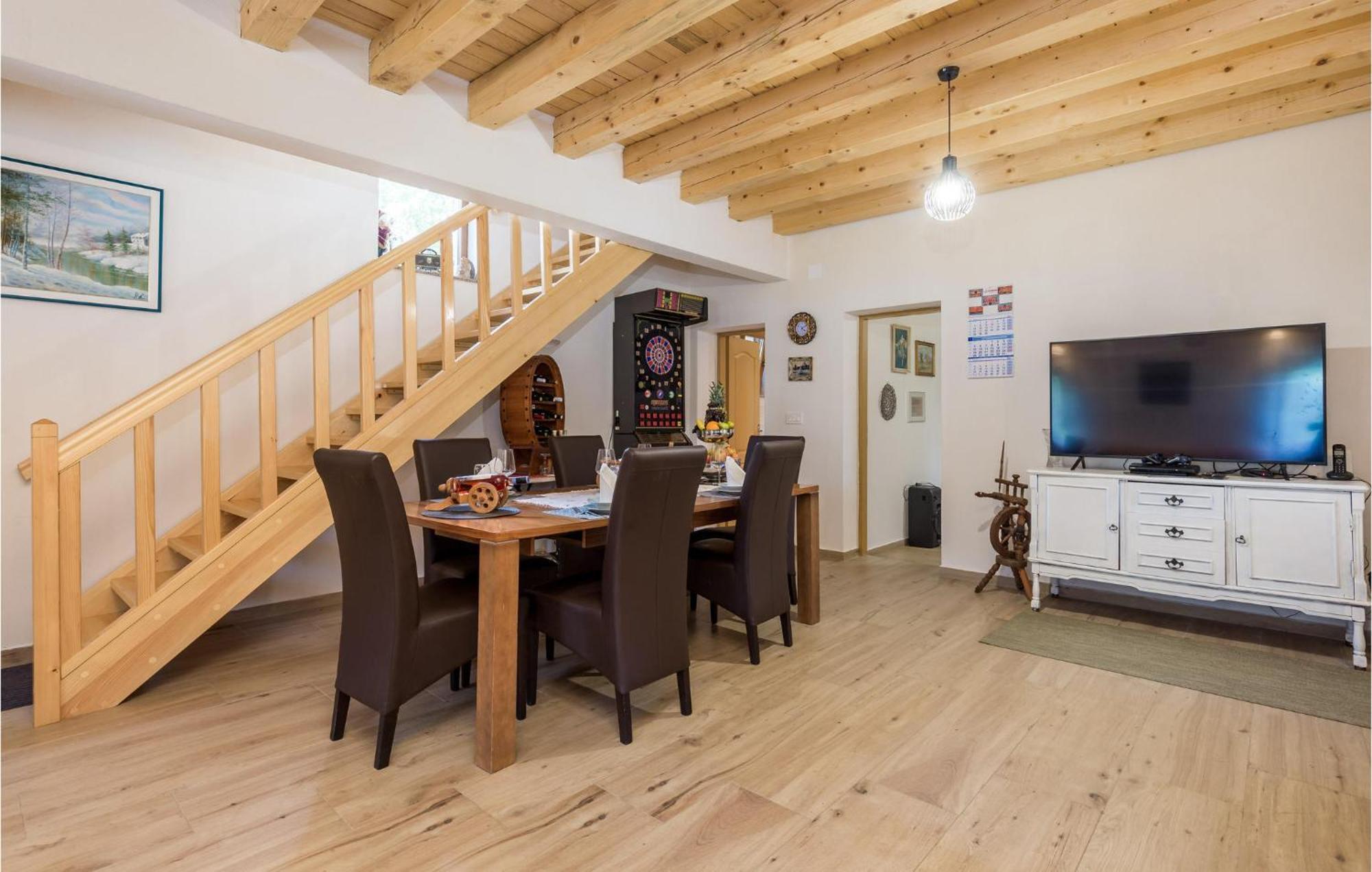 Amazing Home In Vrzici With Jacuzzi 外观 照片