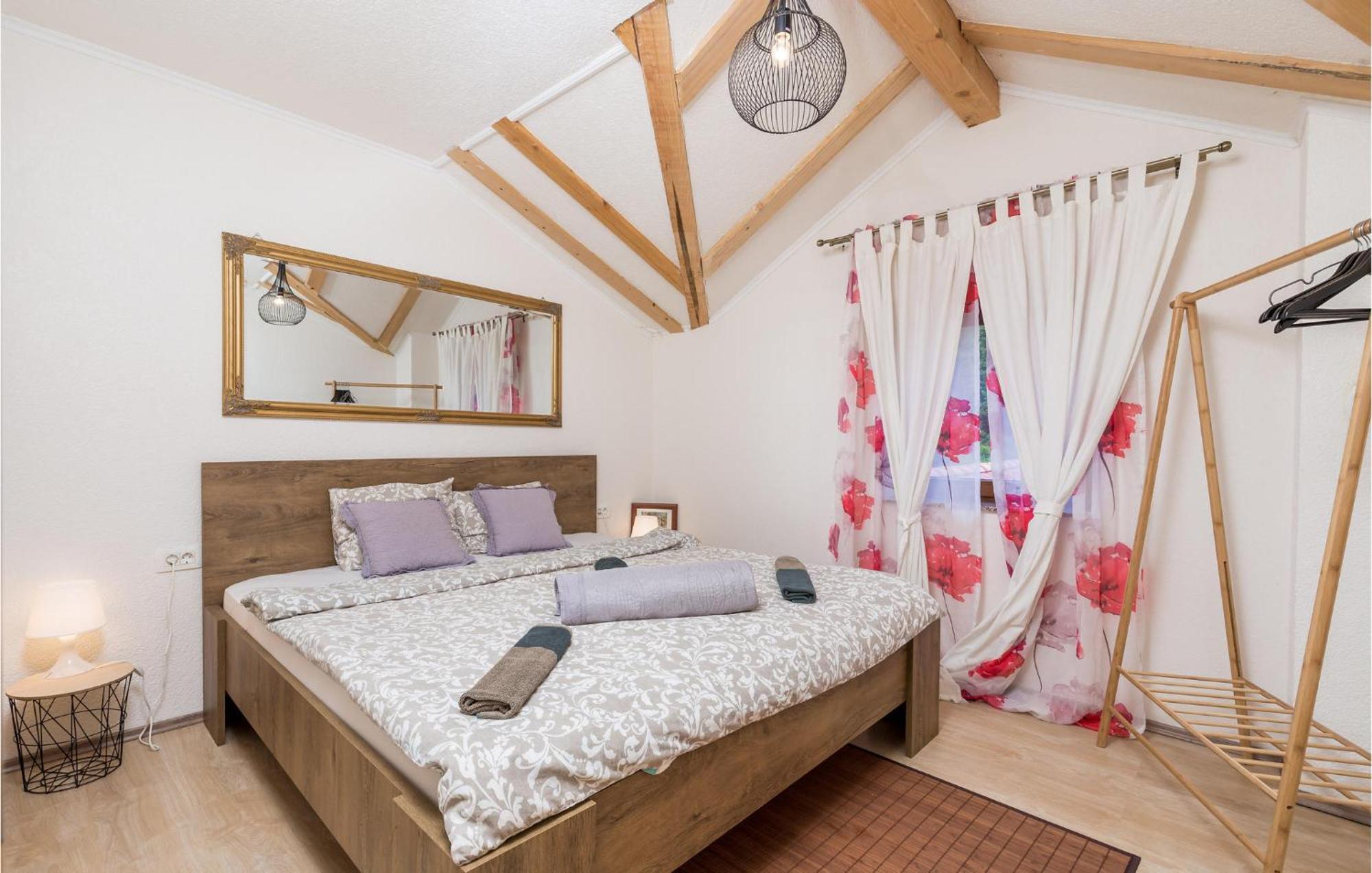 Amazing Home In Vrzici With Jacuzzi 外观 照片