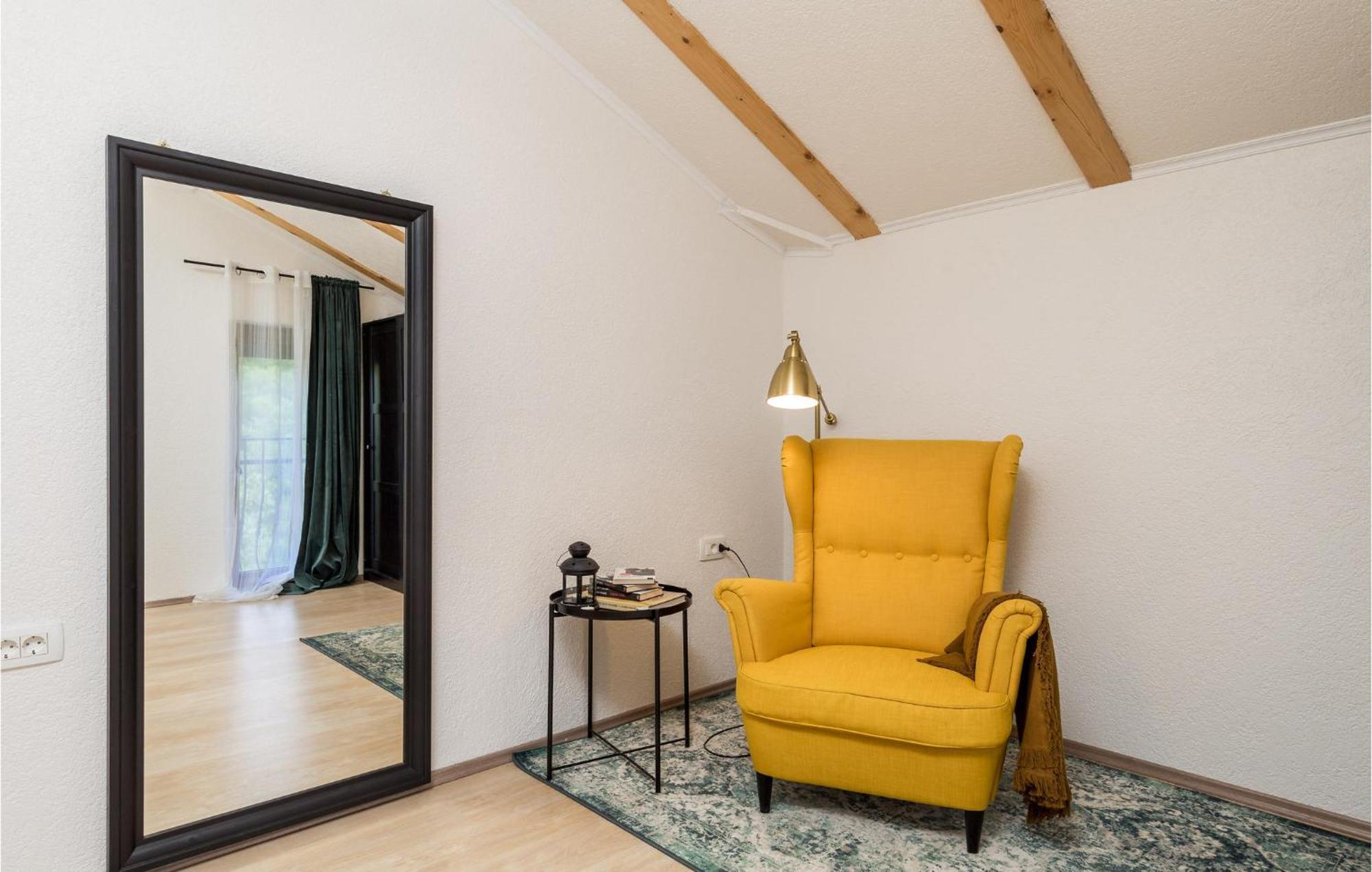 Amazing Home In Vrzici With Jacuzzi 外观 照片
