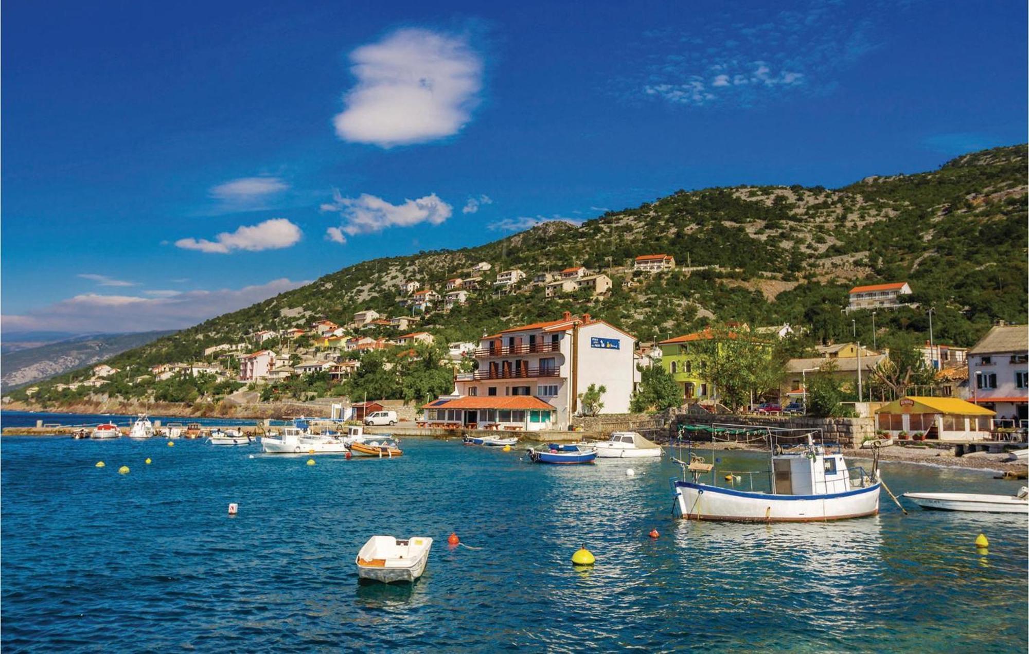 Amazing Home In Vrzici With Jacuzzi 外观 照片